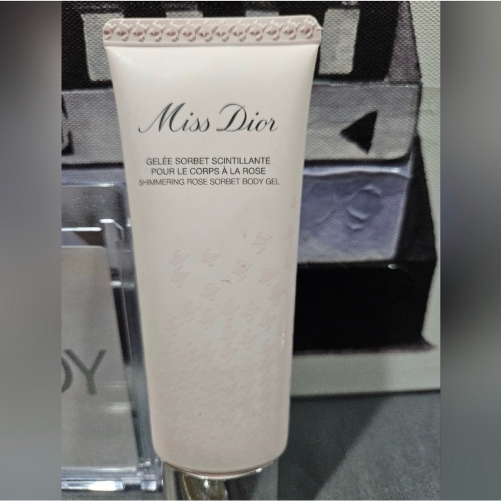 4 Bundle Dior Solar Self-Tanning Gel, Miss Dior Exfoliating Gel and A♣️, H&M - Picture 4 of 5